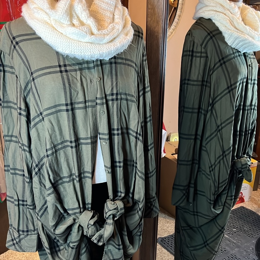 Hi low dress, tunic, over coat-so many choices! Adorable. Size XXL (20).